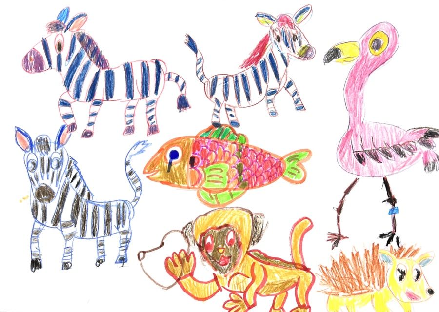 クレヨンで描かれたシマウマやフラミンゴ、サルたち